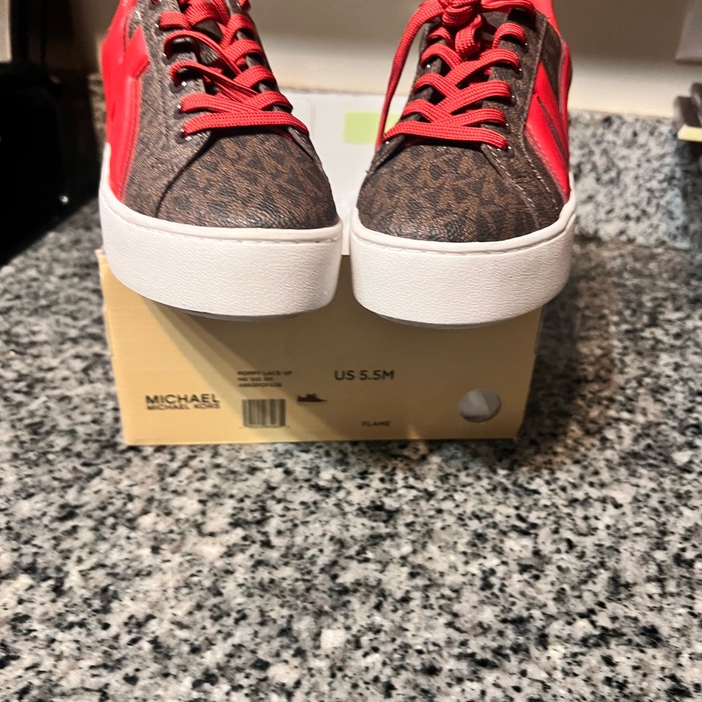 Michael Kors Poppy Lace - Picture 3 of 4